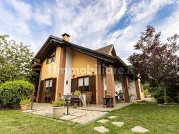 Vendita Villa unifamiliare in via Don Savio 1 Reano. Ottimo stato, posto  auto, con terrazza, riscaldamento autonomo, 317 m², rif. 119099615