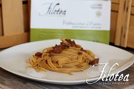 Consigliate con condimenti ricchi e strutturati. Fettuccine Al Farro Con Carne E Porcini