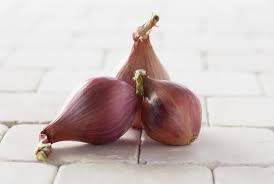 Learn The Difference Between Shallots And Onions Shallots Onion Shallot Recipes