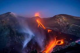 Mount etna erupts, as seen from space on feb. Mount Etna Eruption 2020 Etna A Weird Eruption Inside The Voragine