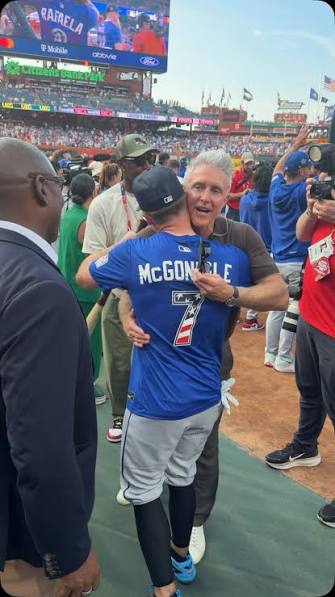 DO meet your idols 🤩, Kevin McGonigle meets Phillies legend and his favorite player growing up, Chase Utley.
