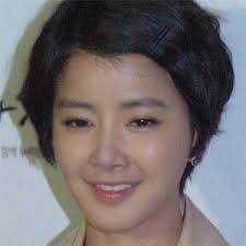 Her secret sunshine pictorial was revealed in the january 17 edition of fashion magazine ceci. Lee Si Young Bio Family Trivia Famous Birthdays