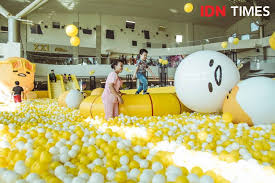 Pembayaran mudah, pengiriman cepat & bisa cicil 0%. 11 Potret Keseruan Mandi Bola Bertema Gudetama Di Surabaya Gemesin