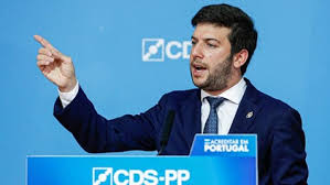 O ministro eduardo cabrita defende o indefensável siresp porque foi o seu chefe, e amigo de longa data, assim como colega da universidade de direito, o primeiro ministro antónio costa, que assinou o contrato que o viabilizou, em 2005, onde tudo começou.o ministro eduardo cabrita sabe muito bem. Presidente Do Cds Pp Responsabiliza Eduardo Cabrita Pelos Incidentes Na Festa Do Sporting Sporting Jornal Record