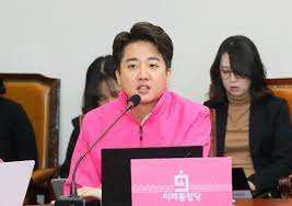Join facebook to connect with 이준석 and others you may know. ì´ì¤€ì„ ë°•ê·¼í˜œ íƒ„í•µì€ ì •ë‹¹ í˜•ëŸ‰ì€ ì¢€ ê³¼í–ˆë‹¤ í•œê²½ë‹·ì»´