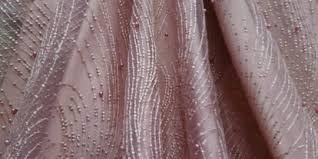 Dress mewah dengan taburan bling bling seperti berlian ini memiliki kesan yang sangat mewah. 10 Jenis Kain Untuk Dress Yang Wajib Diketahui Merdeka Com