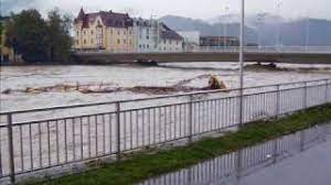 Die innenstadt bleibt für den verkehr gesperrt. Kufstein Hochwasser 05 Youtube