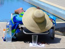 Alors, terminé le parasol qui s'envole et qui risque d'éborgner son voisin sur la plage. Parasols Et Coups De Soleil Ce Qu Il Faut Savoir Concept Usine