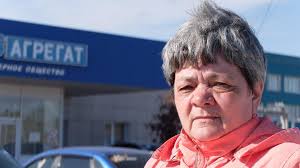 Russia's car workers who struggle