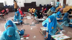 Belajar cara menggambar dan mewarnai rumah sakit yang mudah hai.sahabat, channel ini berisikan cara menggambar dan. Bersaing Dengan Perawat Muda Cantik Karyawati Tertua Ikut Lomba Mewarnai Berita Total