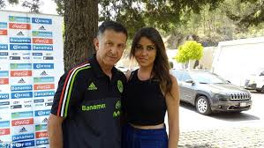 Luego de un largo periodo de negociaciones entre las partes. Mexico Soccer Coach Slammed For Taking Wife And Mistress To World Cup Daily Mail Online