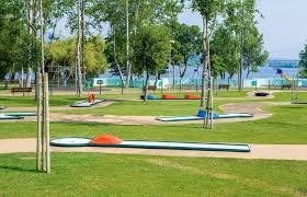 É possível contactar com uma paisagem mais humanizada, onde dominam as evidências da necessidade do homem em estabelecer uma relação. Minigolfe Vila Nova Da Cerveira Minigolfe Portugal