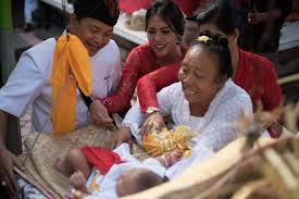 Untuk makluman tambahan, boleh rujuk bab adat resam kelahiran: 9 Upacara Kelahiran Bayi Hanya Ada Di Indonesia Orami