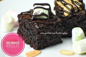 Untuk lapisan bawah, karena lapisan coklat akan bertemu dengan lapisan keju, aku ingin brownies pennylane yang dihasilkan lebih padat dan moist. Brownies Kedut Mudah Dan Sedap Buat Orang Lapo