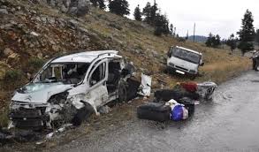 Konya'da bir otomobil bariyerlere çarptı. Son Dakika Konya Seydisehir De Iki Ayri Kazada 12 Kisi Yaralandi Konyahaber