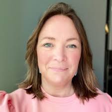 Toen ik drie jaar geleden aan de master cultuurmanagement van de  Universiteit Antwerpen begon, werkte ik nog in de automotive sector en was  mijn ervaring in de kunst- en cultuursector beperkt tot