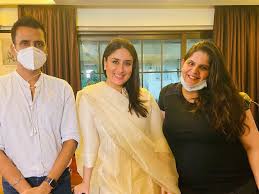 Kareena kapoor and saif ali khan's second baby has been perhaps the happiest news in the entertainment world in today's times, engulfed with randhir kapoor on buzz about kareena kapoor khan's second pregnancy: Pics Is That A Baby Bump Kareena Kapoor Shows Up First Time After Announcing Pregnancy