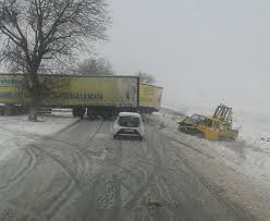 Cod portocaliu în 5 județe, restul țării sub avertizare cod galben; Romania Sub Cod Portocaliu De Ninsori Sute De Camioane Blocate LocalitÄƒÅ£i FÄƒrÄƒ Curent Patru Sectoare De Drum NaÅ£ional Inchise