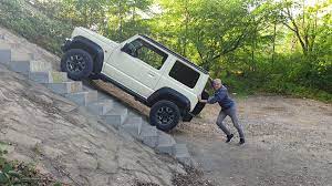 The jimny can climb over obstacles and. Suzuki Jimny Im Test Fahrbericht Motoreport