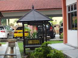 Keluargaku termasuk keluarga yang cukup berada. Sekolah Pondok Di Selangor Red Pastel D