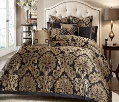 Black And Gold Bedroom Comforter Sets Representation Of Black And Gold Bedding Sets For Adding Luxurious Bedroom Decors Luxury Bedroom Decor Gold Bed Luxury Bedding