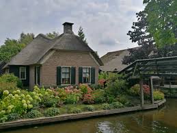 Giethoorn or the little venice of the netherlands is only 80 minutes away from amsterdam. The Truth About Visiting Giethoorn Tassie Devil Abroad
