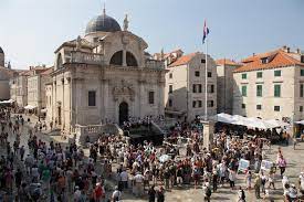 Diese mittelalterliche stadt mit ihrem historischen zentrum ist sicherlich weltweit die bekannteste destination kroatiens und eine der bekanntesten im mittelmeerraum. Dubrovnik Kroatien Reisefuhrer Kroati De