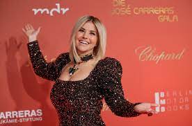 Beatrice Egli Bei Instagram Waffenscheinpflichtig Sexy So Fackelt Die Schweizerin Das Netz Ab News De