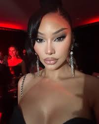 Lighting's bad, but so am I @NovaBeauty -bronzed & smokey palettes -brown  02 lip liner