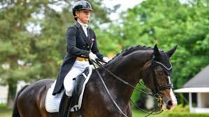 Juli mit dem grand prix, an beiden tagen mit jeweils 30 paaren. Pferdesport Dressur Olympia Team Mit Max Theurer Bacher Schumach Krone At