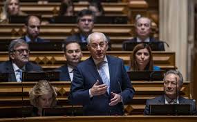 Grupos contrários à eutanásia se manifestaram do lado de fora do parlamento em lisboa. Rui Rio Vai Votar A Favor Da Despenalizacao Da Eutanasia Politica Jornal De Negocios