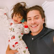 Arthur Aguiar revela como a filha reage ao vê-lo na TV