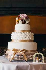 Fun Country House Wedding In Essex Bridal Musings Wedding Cake Videos Cake Pretty Cakes