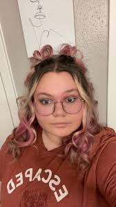 I just wanted to reintroduce myself for those of you who don't know me🤗  •Hey y'all, I'm Sadie🫶🏼 •blonding is my FAVORITE service •country music  is hands down the best, especially Cojo