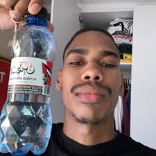 Victoria Elia (@victoriaeliaa)