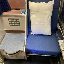Amtrak viewliner and amtrak superliner bedrooms: Amtrak Private Roomette Review