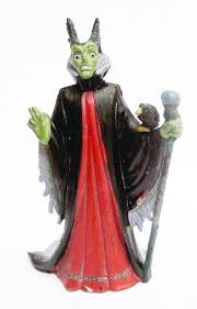 Cachée, elle s'appelle briar rose (de l'allemand dornröschen, le nom de la princesse dans la variante des frères grimm). La Belle Au Bois Dormant Figurine Jim Malefique Et Son Corbeau