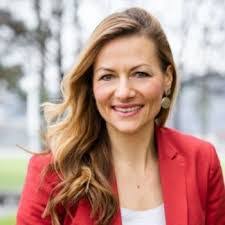 Karin Lutz's Instagram, Twitter & Facebook