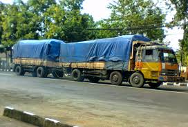 Detik detik truk gandeng oleng parah hampir saja terguling di tikungan timez bumiayu. Aneka Gambar Truk Besar Di Indonesia Dan Dunia