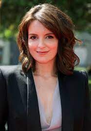 Medium Wavy Hairstyle For Office Ladies Hairstyles Weekly Wavy Hairstyles Medium Interview Hairstyles Hairstyle