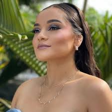 Samira Contreras's Instagram, Twitter & Facebook