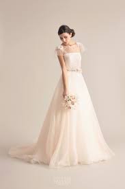Nessuna spesa di spedizione ne dazi doganali da pagare! Abito Da Sposa Color Cipria Con Ricamo Di Cristalli E Applicazioni
