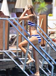 Bodrum müdavimi Bade İşçil deniz keyfinde | Number 1 Fm  Tv