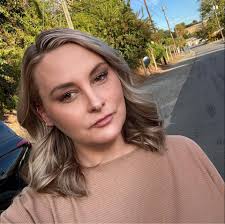 What is the price of Aunt Granny's Restaurant?