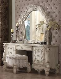 Versailles Bone White Vanity Desk 21137 Description Sleeping Like Royalty With Antik Tasarim Yatak Odalari Antik Tasarim Dekor Ve Antik Mutfak