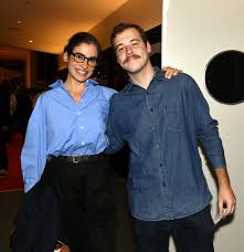 Renata Vasconcellos e o filho Miguel fazem aparição rara no Festival do Rio 