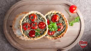 Kostliche Spinatquiche Mit Cocktailtomaten Mein Heimvorteil Rezept Tomaten Rezepte Essen