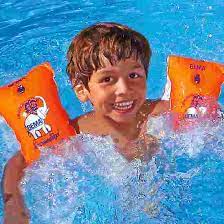 Schwimmscheiben oder kraulquappen sind eine neuartige variante der schwimmflügel, kommen oft beim babyschwimmen zum einsatz und sehen aus wie ein grosser donut. Bema Schwimmflugel Kaufen Sport Thieme