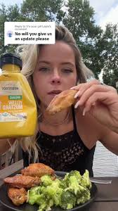 Replying to @It’s your girl Layla the wind was a paid actor 🌬️ the fly was  not 🪰#mustardwings #chickenwings #healthydinner #summer #weightloss  #eatlunchwithme #mustard #applesausage ...