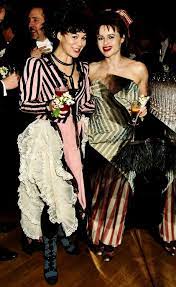 A subreddit for all things helena bonham carter! Maria A Jodie Foster Beijando A Esposa Ao Vivo On Twitter Helen Mccrory And Helena Bonham Carter Appreciation Tweet